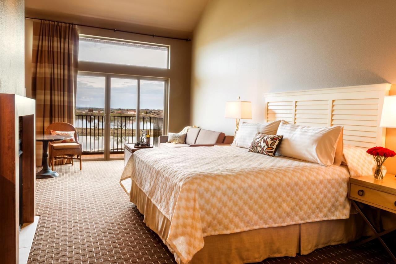 Top Floor Riverfront King Suite,1338702251:JPEG